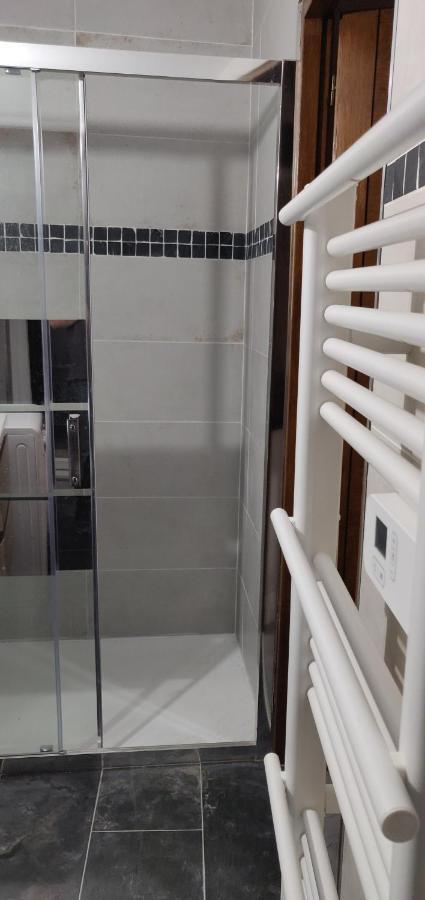 Detente - Appartement Et Poutres Apparentes Μπεζιέ Εξωτερικό φωτογραφία
