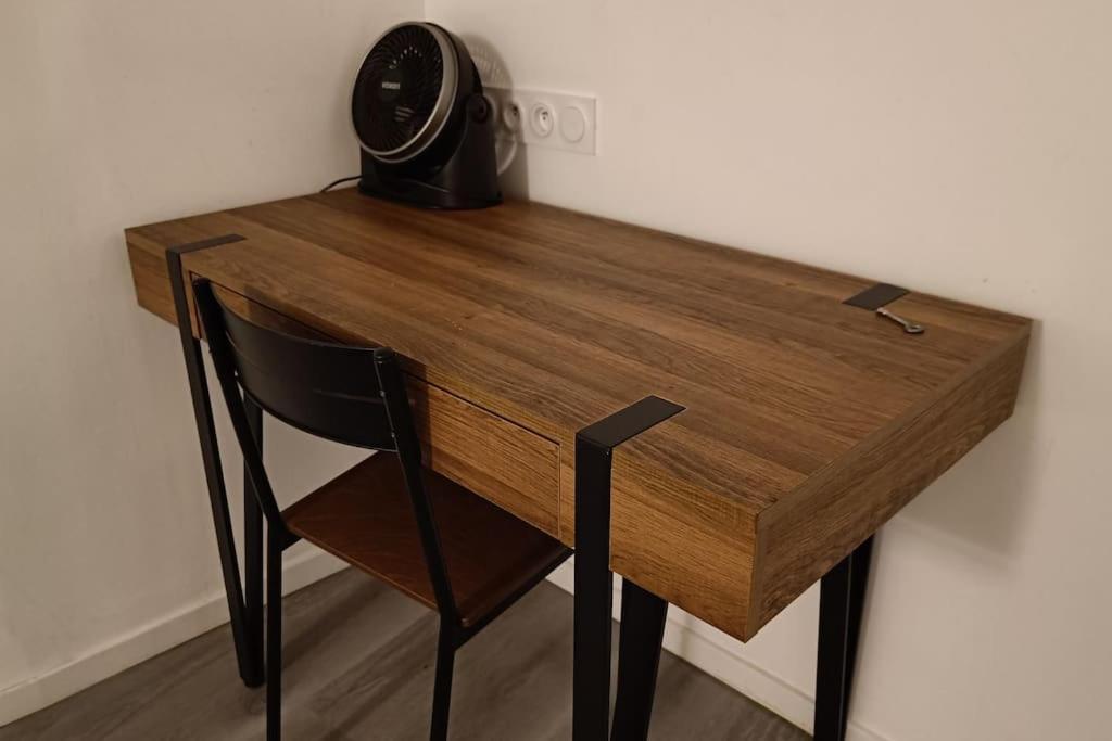 Detente - Appartement Et Poutres Apparentes Μπεζιέ Εξωτερικό φωτογραφία