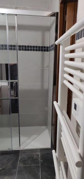 Detente - Appartement Et Poutres Apparentes Μπεζιέ Εξωτερικό φωτογραφία